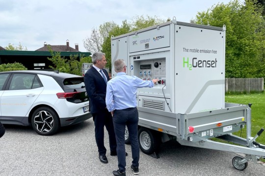 Österreichischer Bundeskanzler Karl Nehammer MSc. besucht unseren High-tech Standort in Groß Siegharts