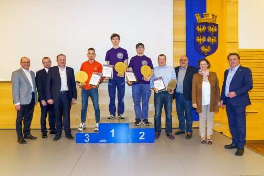 TEST-FUCHS skilled workers take 1st and 2nd place as mechatronics technicians at the "Day of the High-Tec Apprentice 2022"