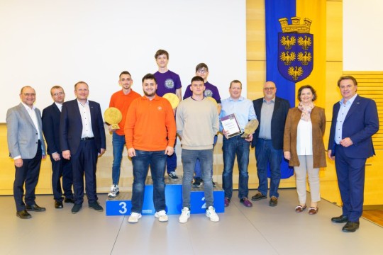 TEST-FUCHS skilled workers take 1st and 2nd place as mechatronics technicians at the "Day of the High-Tec Apprentice 2022"