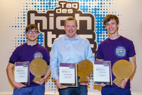 TEST-FUCHS skilled workers take 1st and 2nd place as mechatronics technicians at the "Day of the High-Tec Apprentice 2022"